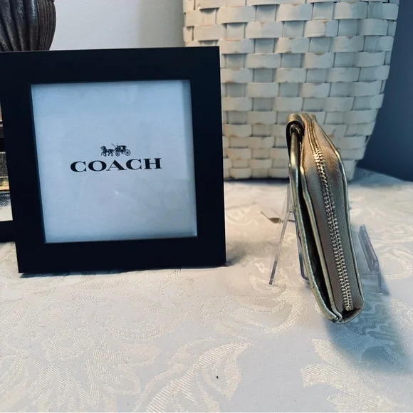 Coach Rare NWT Poppy Pop C Jazzy Signature Wallet Vibrant Design MSRP $228 - Picture 7 of 12